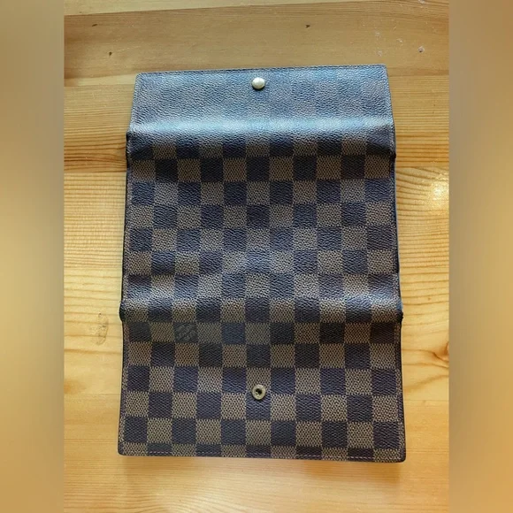 Louis Vuitton Damier Wallet GUC - Picture 4 of 15